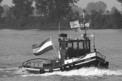 motorsleepboot ODILO zwart wit