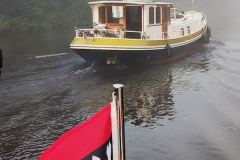 motorjacht JACOBA achterop varen