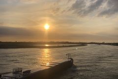 Zonsondergang vanaf de brug over de Noord