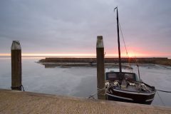 motorboot bij zonsondergang