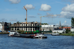 motorvrachtschip aan het varen