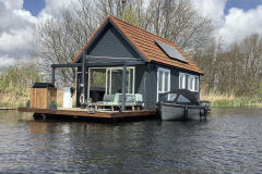 luxe waterwoning N.N. vanaf buiten