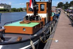 sleepboot VOLHARDING  aan kade