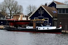 sleepboot JAN bij huis