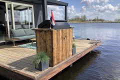 luxe waterwoning N.N. buitendek