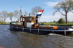 sleepboot VOLHARDING met vlag