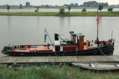 sleepboot SPES aan de kade