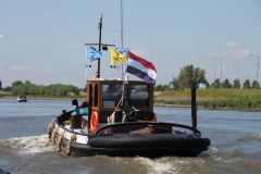 sleepboot WAMANDAI 3 varen