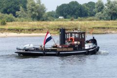 motorsleepboot ODILO-op-de-Maas-bij-Empel