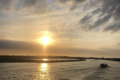 Zonsondergang vanaf brug over de Noord