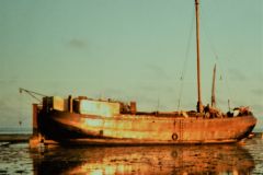 Groninger tjalk HUBERTUS voor anker