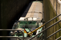 motorvrachtschip aan het schutten