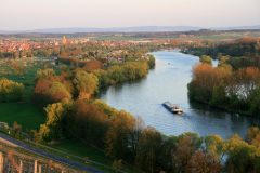 varen op het rivier